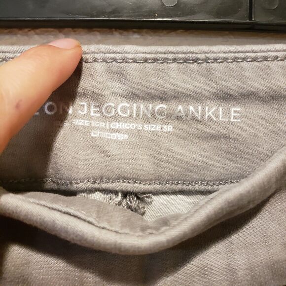 Chico’s Pull On Jegging Ankle Floral Embellishments Denim Sz 3R Grey - Picture 7 of 12